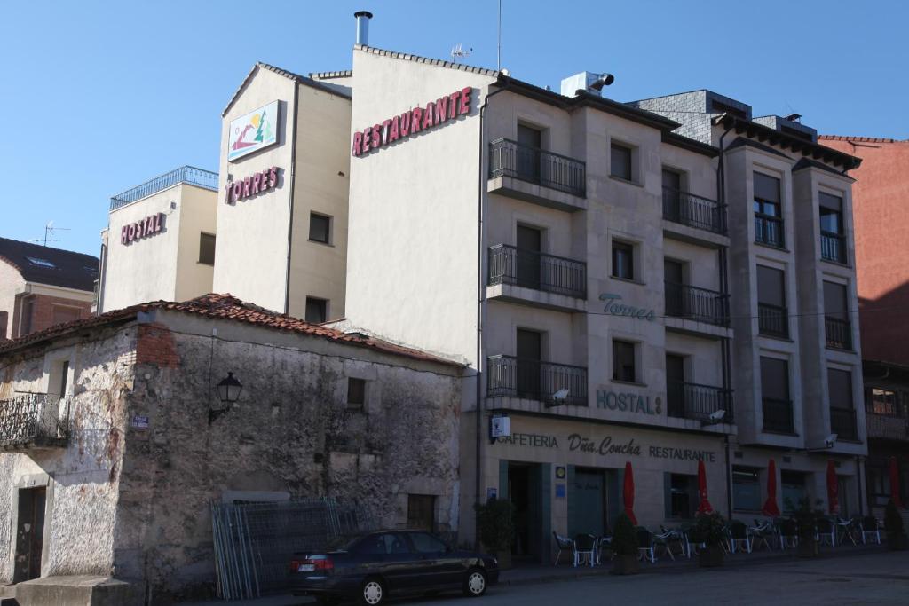 Hostal Torres San Leonardo de Yagüe Exteriör bild