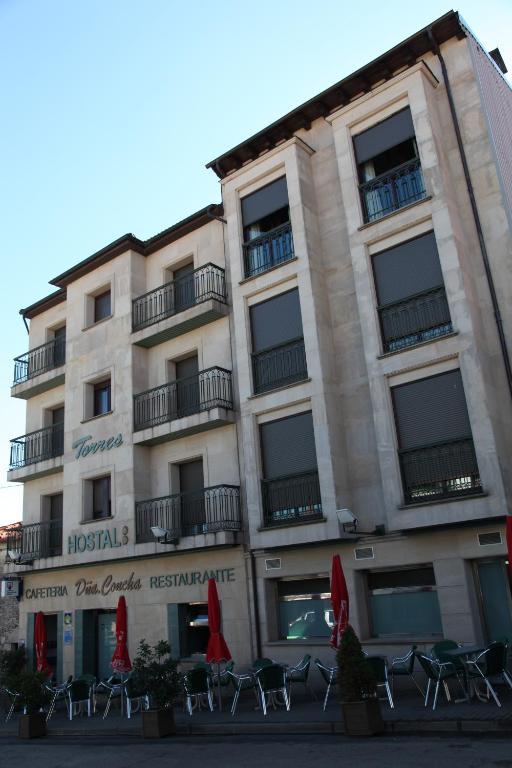 Hostal Torres San Leonardo de Yagüe Exteriör bild