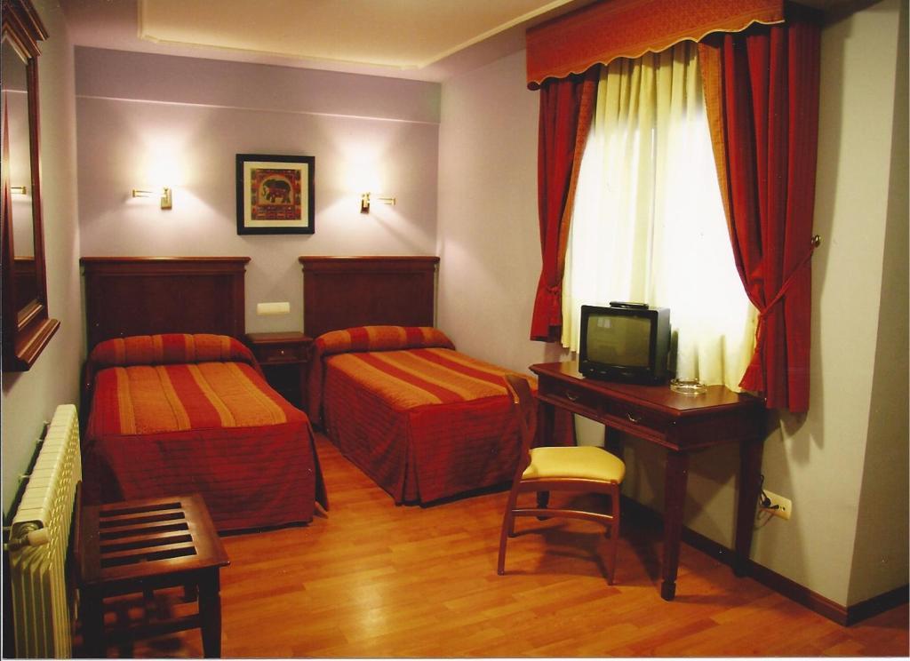 Hostal Torres San Leonardo de Yagüe Rum bild