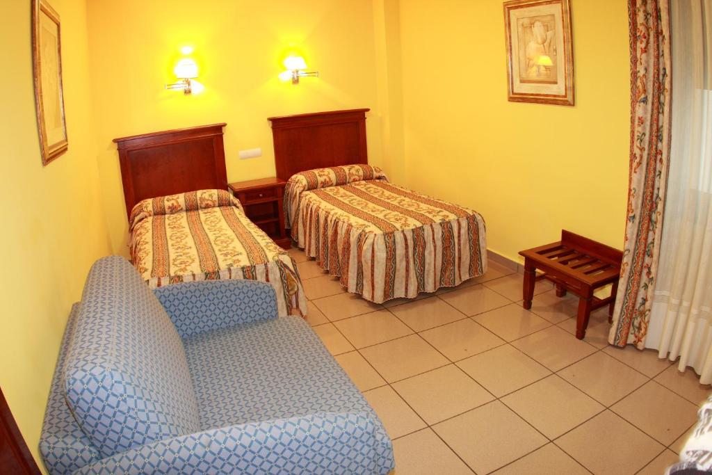 Hostal Torres San Leonardo de Yagüe Rum bild