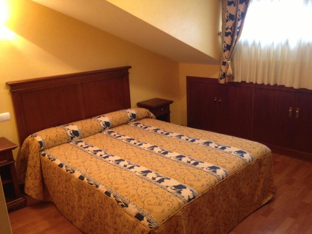 Hostal Torres San Leonardo de Yagüe Rum bild
